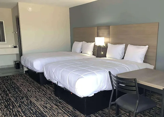 Super 8 By Wyndham Sulphur South